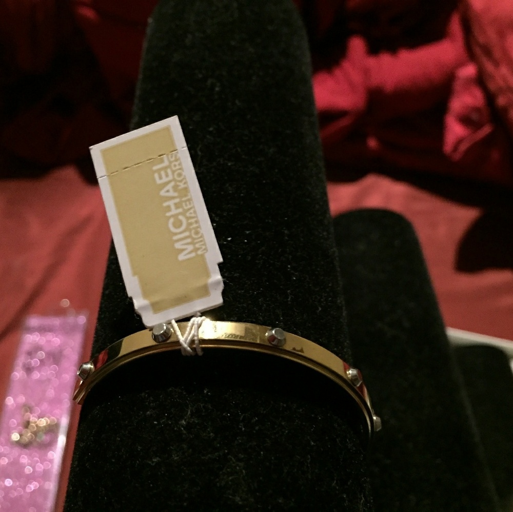 - Michael Kors - FREE SHIPPING